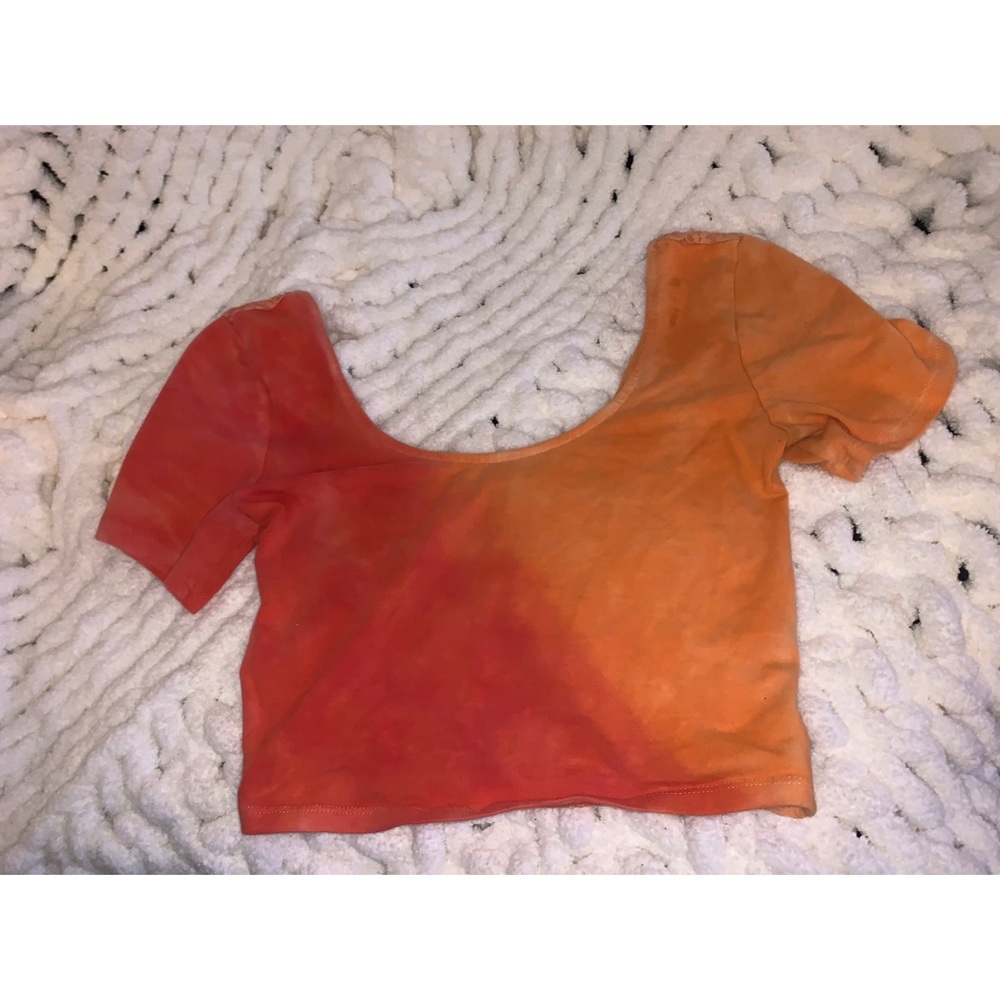 Low cut crop top
